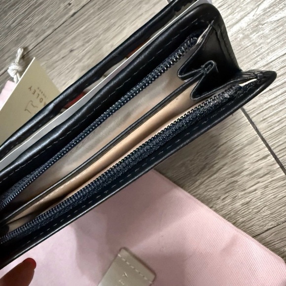 RADLEY LONDON Black Wallet with Cream Dog Accent - Picture 6 of 9